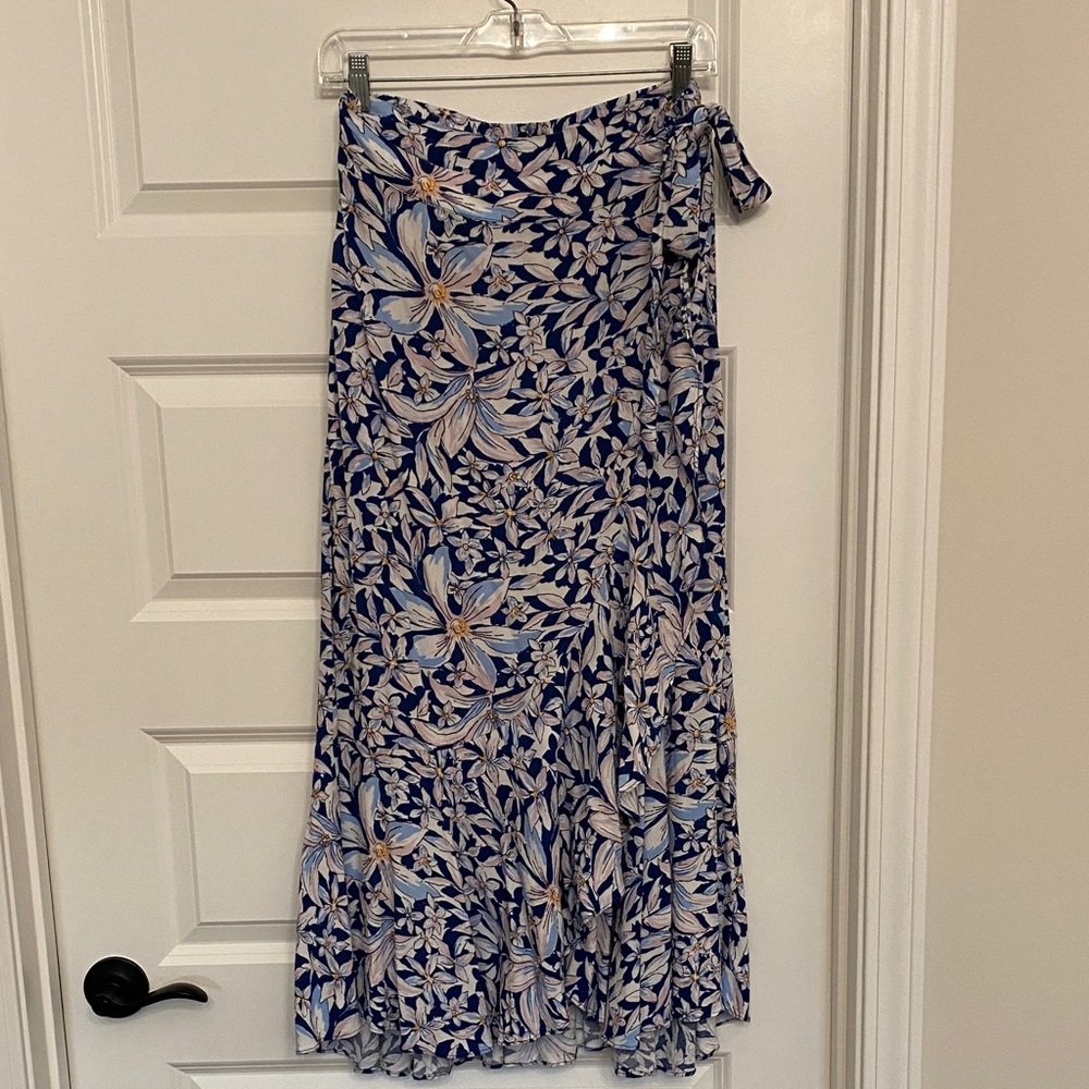 Skies Are Blue Leafy Pattern Maxi Skirt